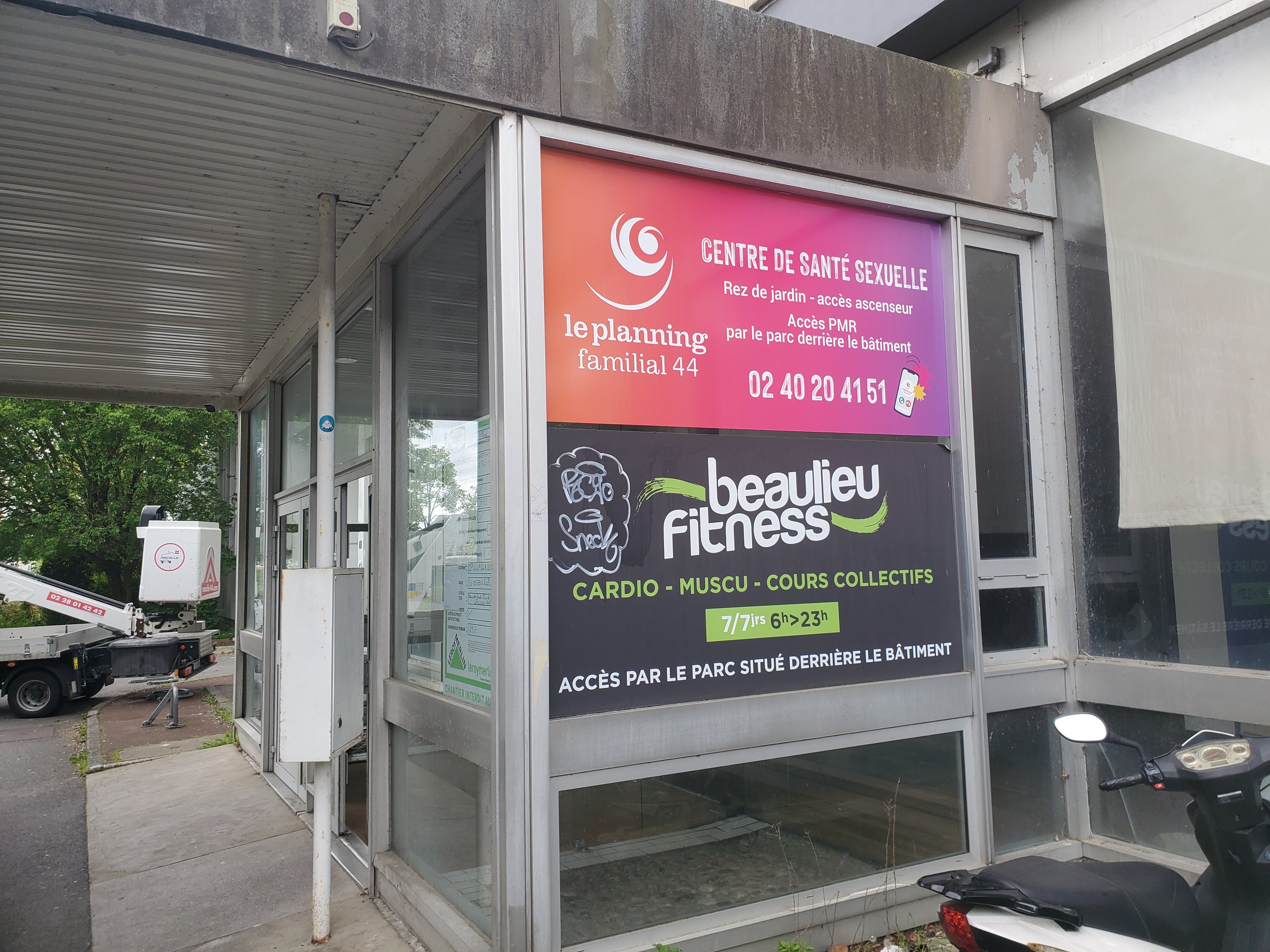 Enseigne et adhésifs par Signarama Nantes