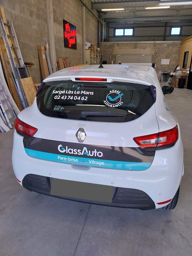 Conception et Pose Enseigne, marquage véhicules, marquage vitres, drapeaux pour Glass Auto par Signarama Le Mans