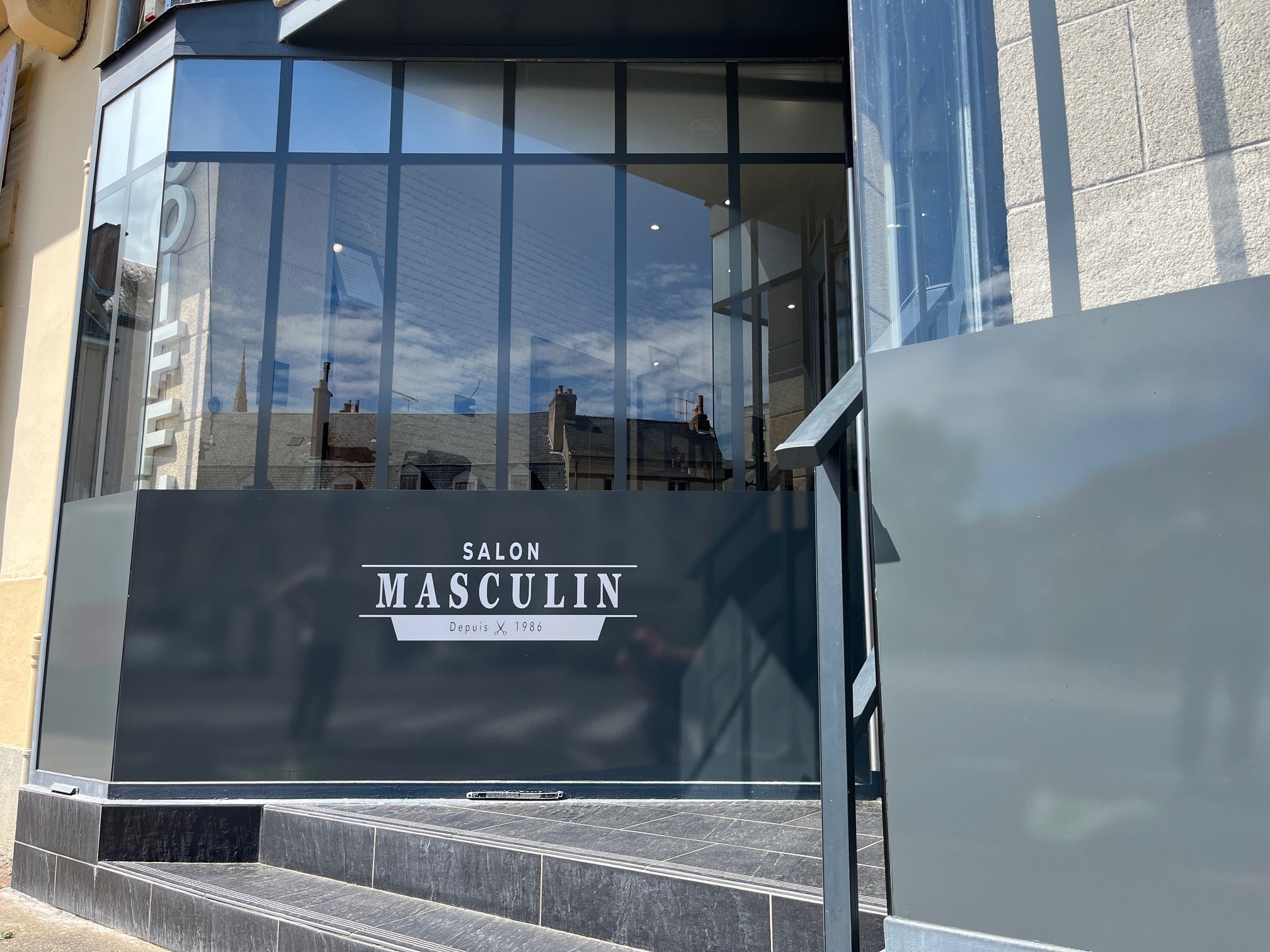 Un chantier et une petite coupe pour Signarama Moulins !