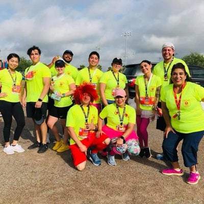 https://cdn.gorilladash.com/images/media/16996626/fully-promoted-usa-custom-race-apparel-event-swag-boost-team-spirit-brand-visibility-square-682636cdb3fa9.jpg?auto=webp&crop=1%3A1%2Csmart&width=400