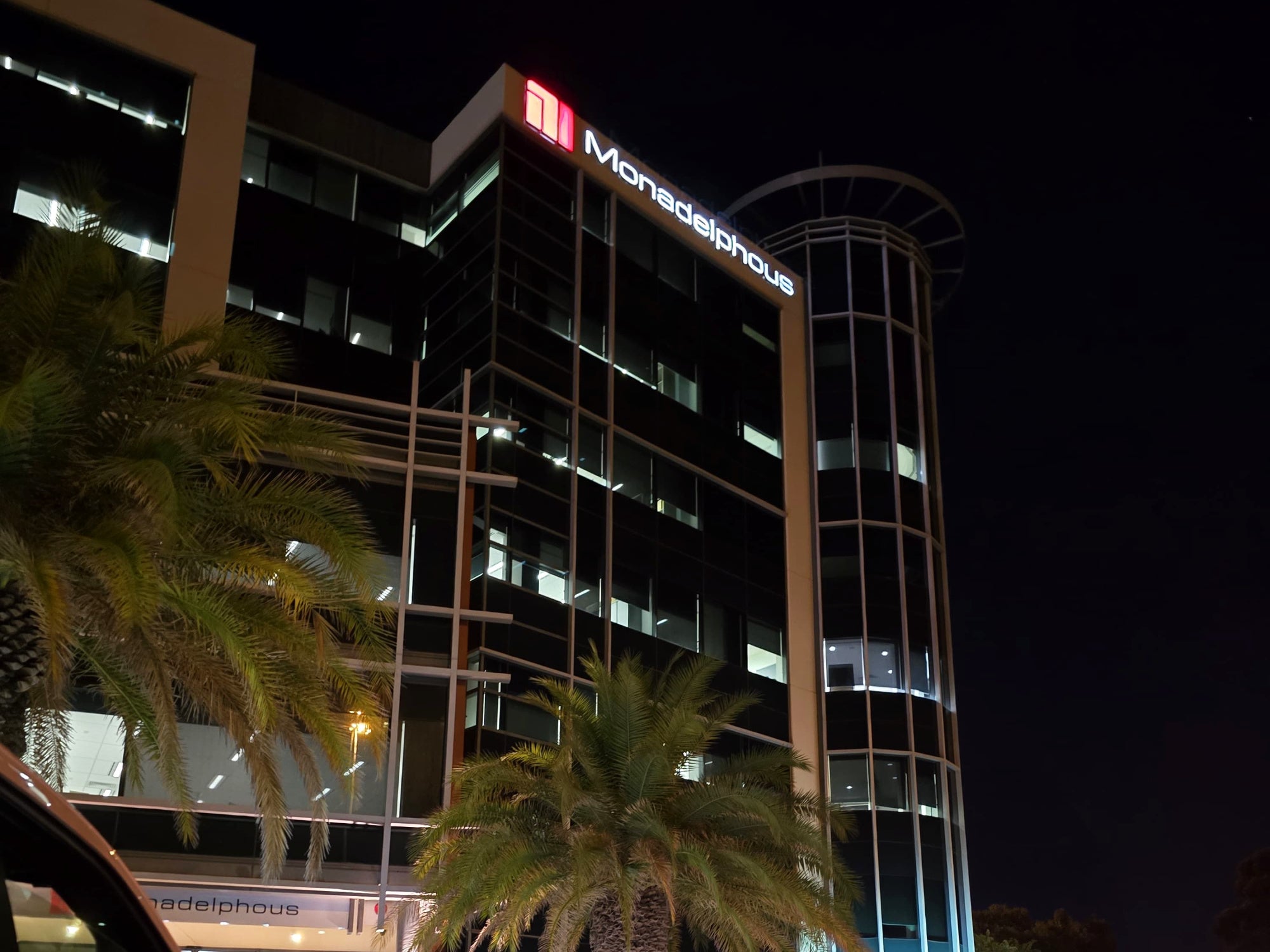 Monadelphous Illuminated Signage