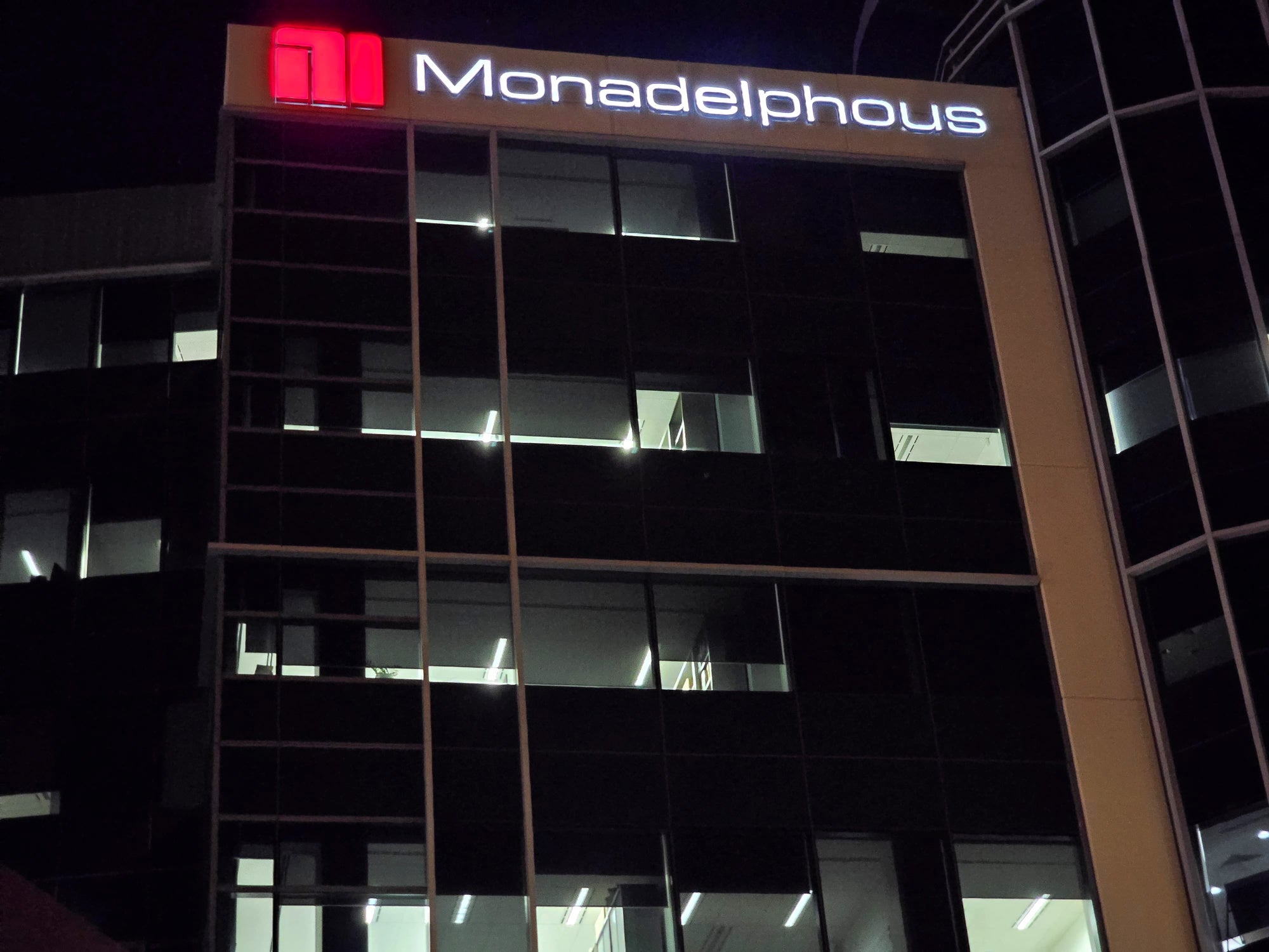 Monadelphous Illuminated Signage