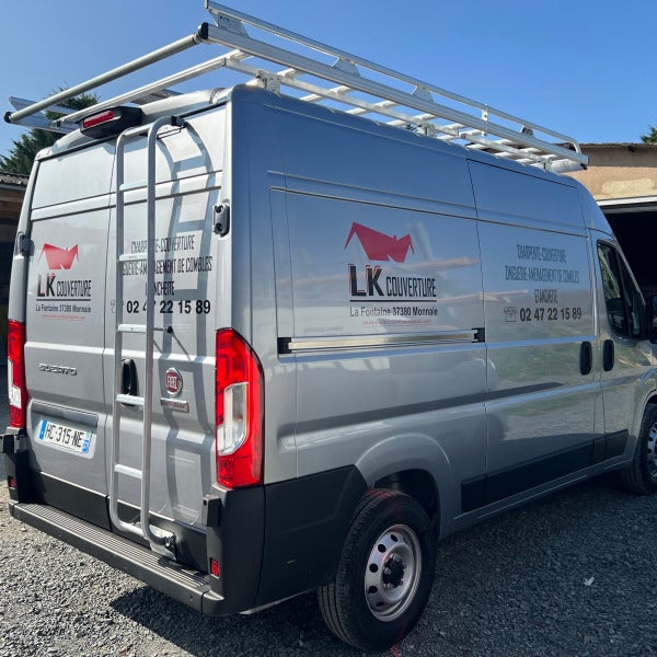 Marquage de véhicules utilitaires pour artisan couvreur à Tours