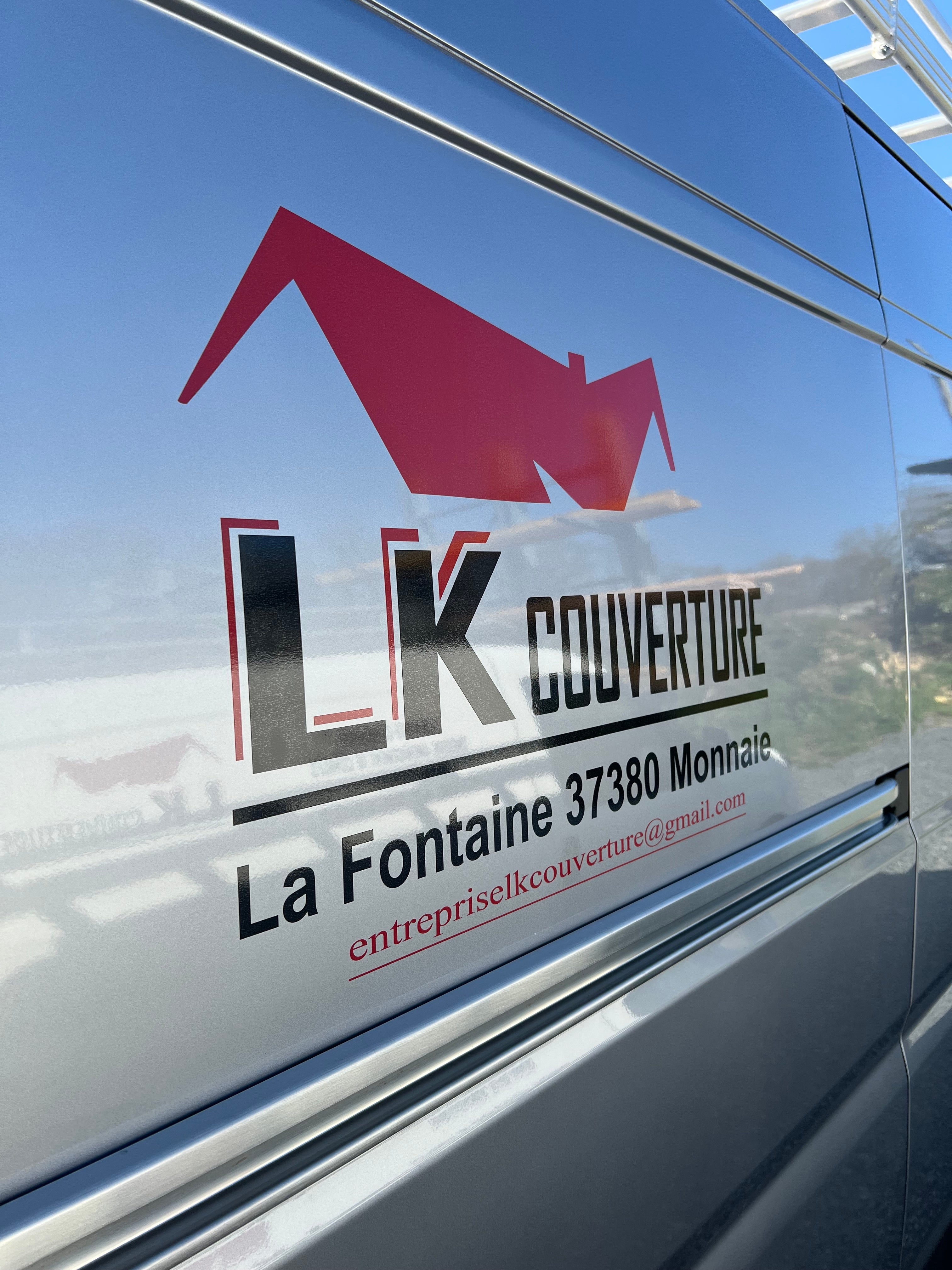 Marquage de véhicules utilitaires pour artisan couvreur à Tours