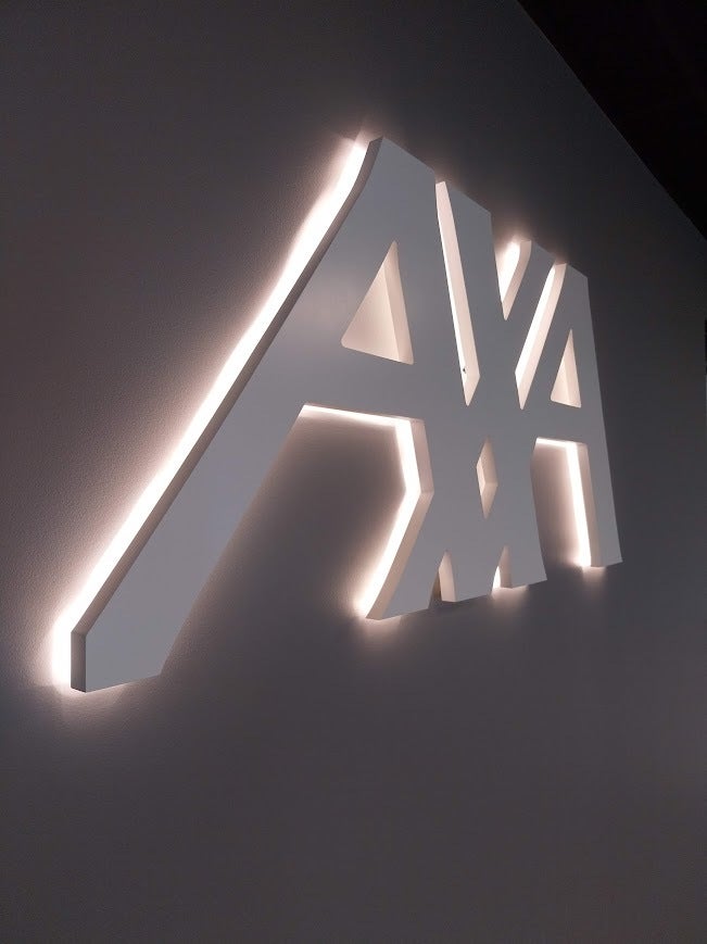 Conception et pose d'une enseigne intérieure lumineuse pour AXA Cenomans