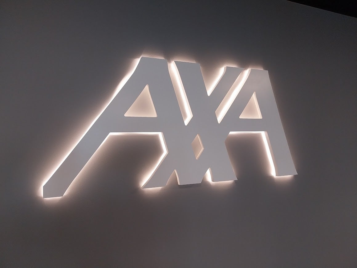Conception et pose d'une enseigne intérieure lumineuse pour AXA Cenomans