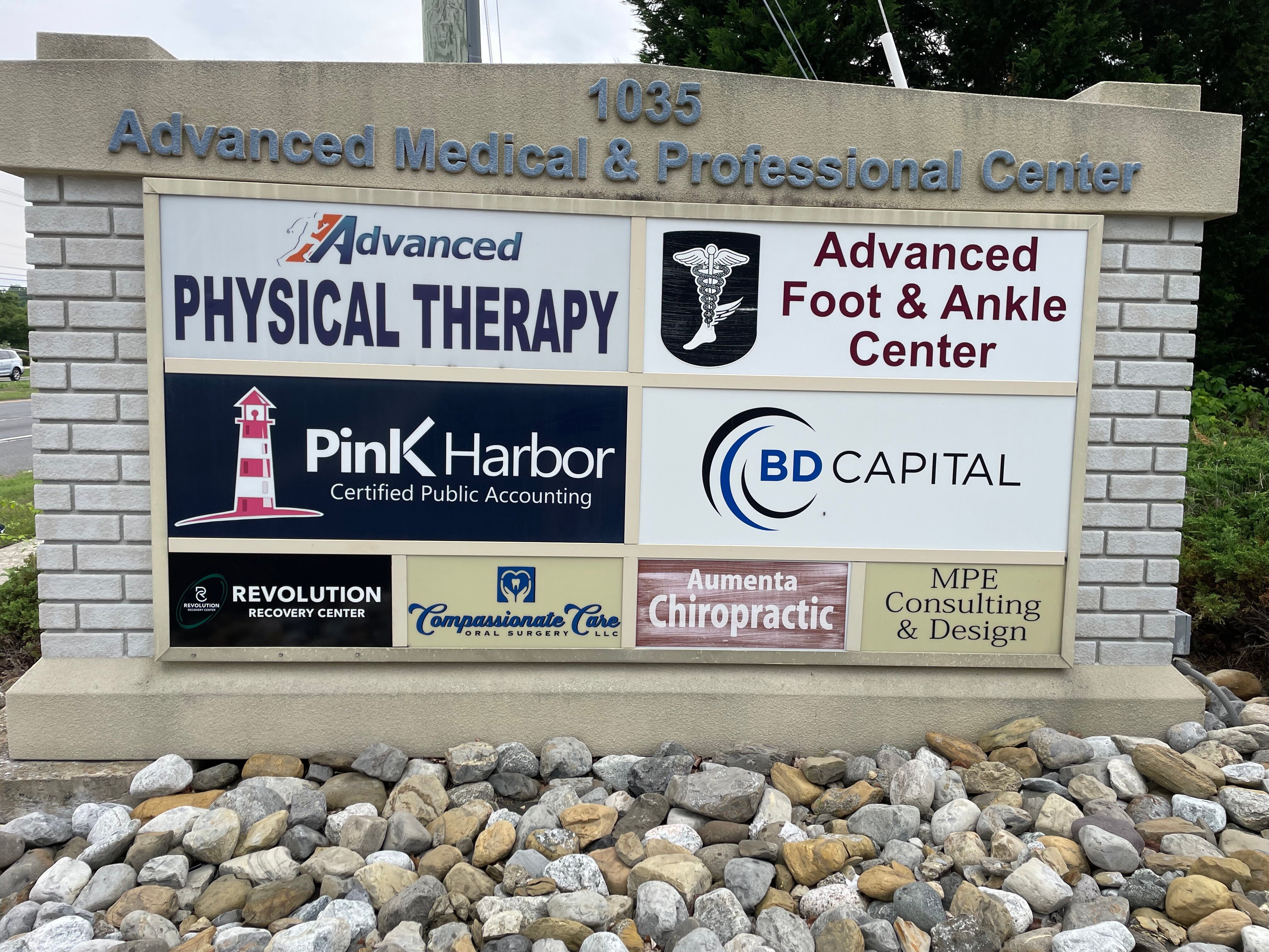 Lobby, Entrance & Monument panel signs in Williamstown