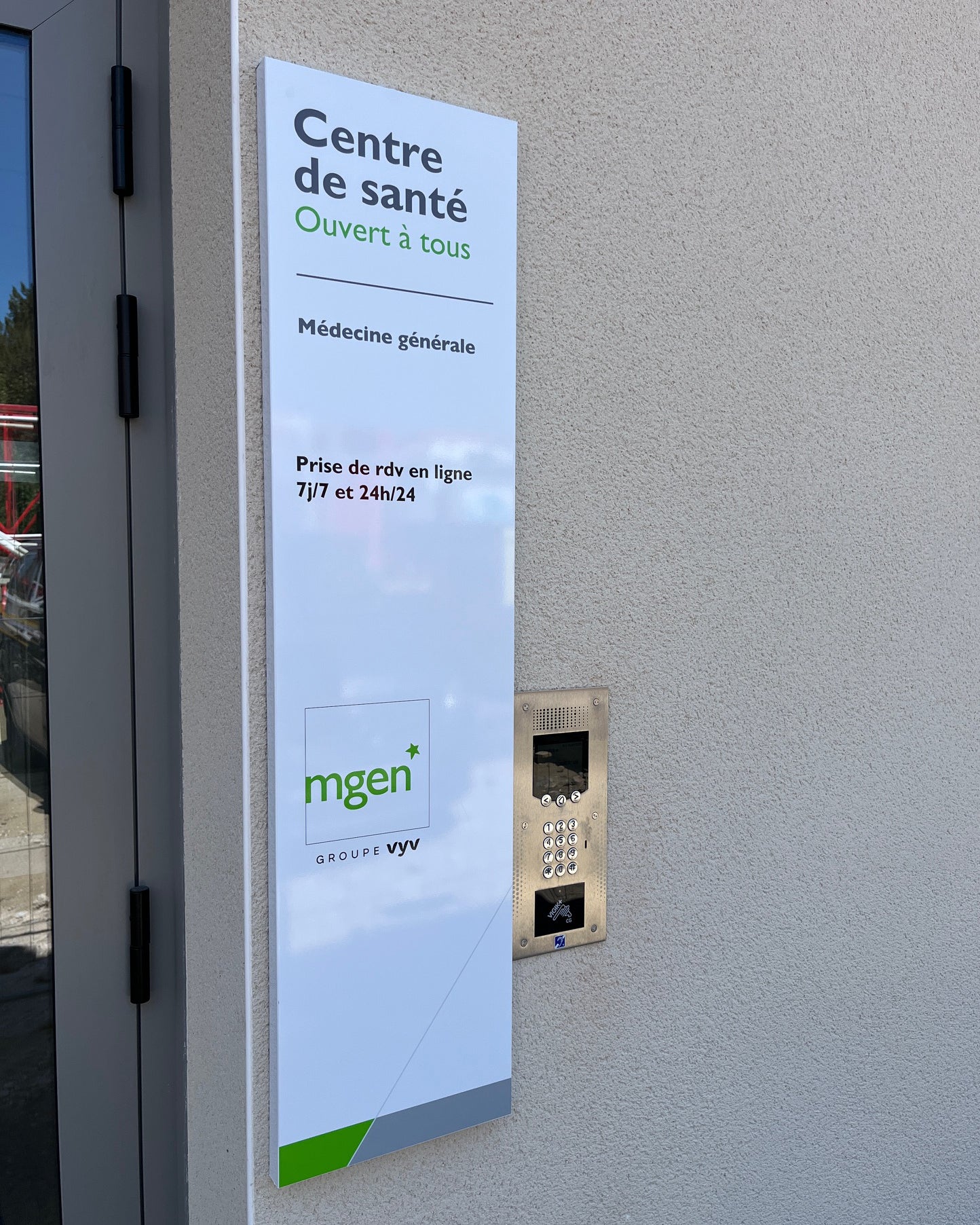 Pour la signalétique de votre bâtiment, faites appel à Signarama Moulins