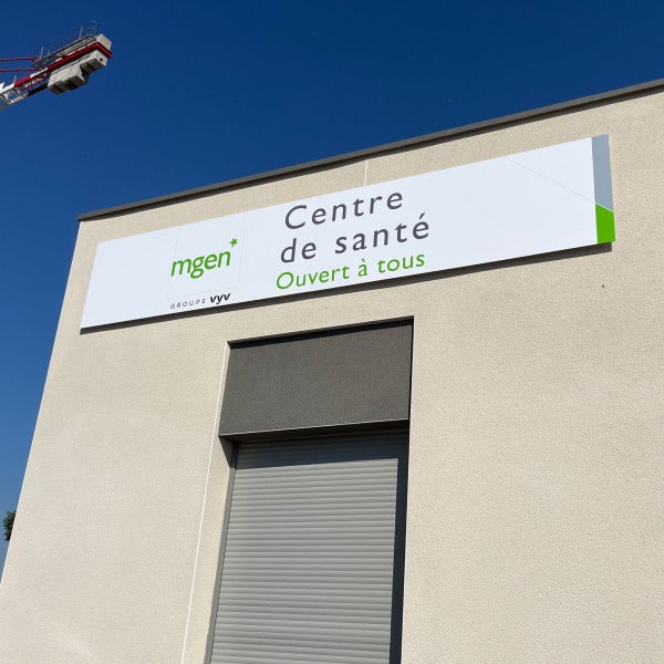 Pour la signalétique de votre bâtiment, faites appel à Signarama Moulins