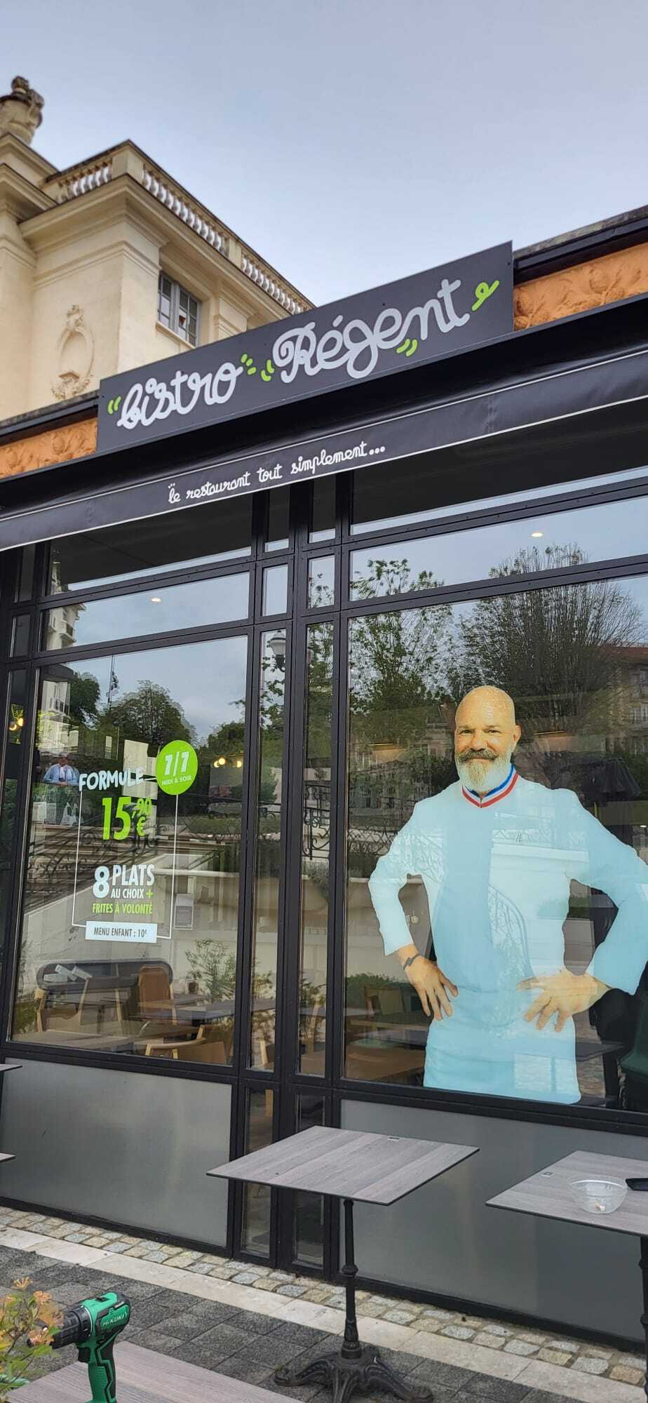 Châtel-Guyon - Signalétique vitrine pour le Bistro Régent