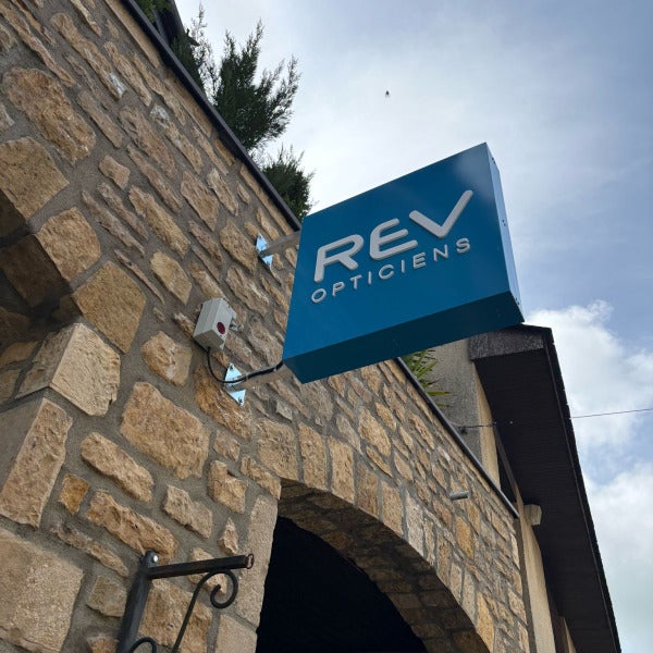 Enseigne drapeau lumineuse Rev Opticien