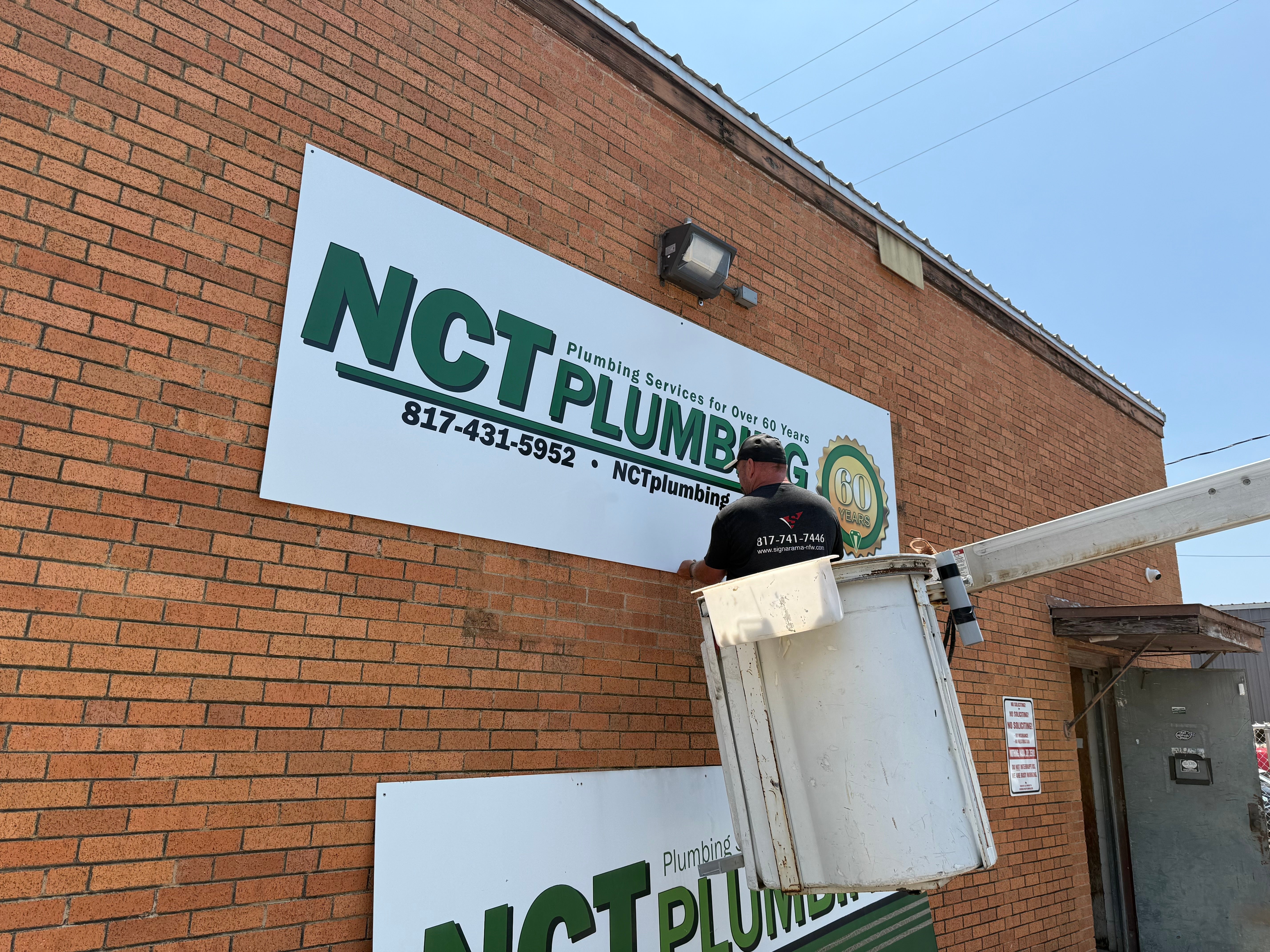 New year, new goals, new look! Kick off the year with signage that works just as hard as you do.