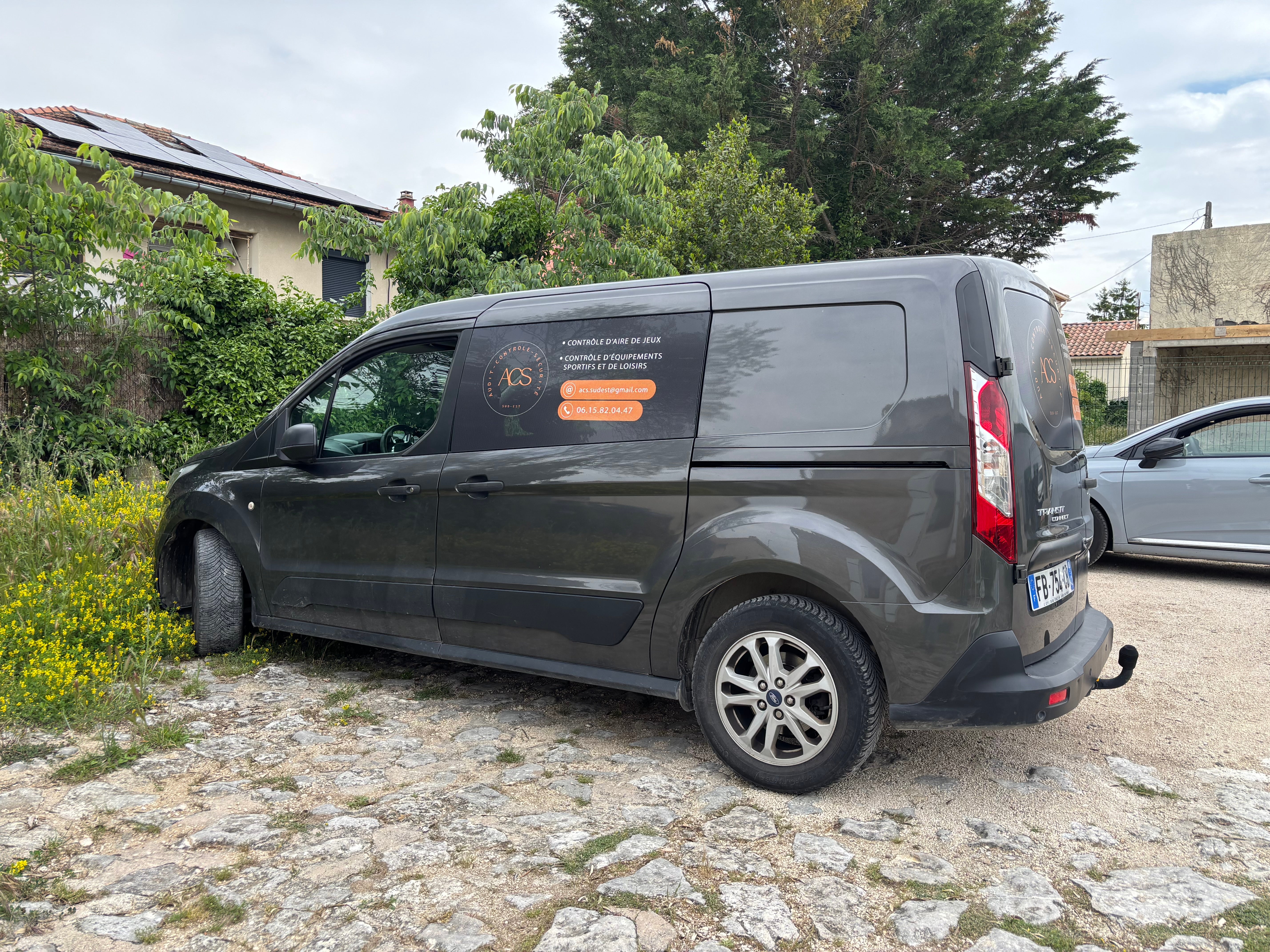 Un marquage de véhicule professionnel pour ACS