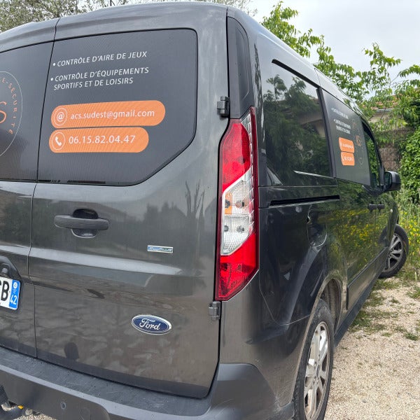 Un marquage de véhicule professionnel pour ACS
