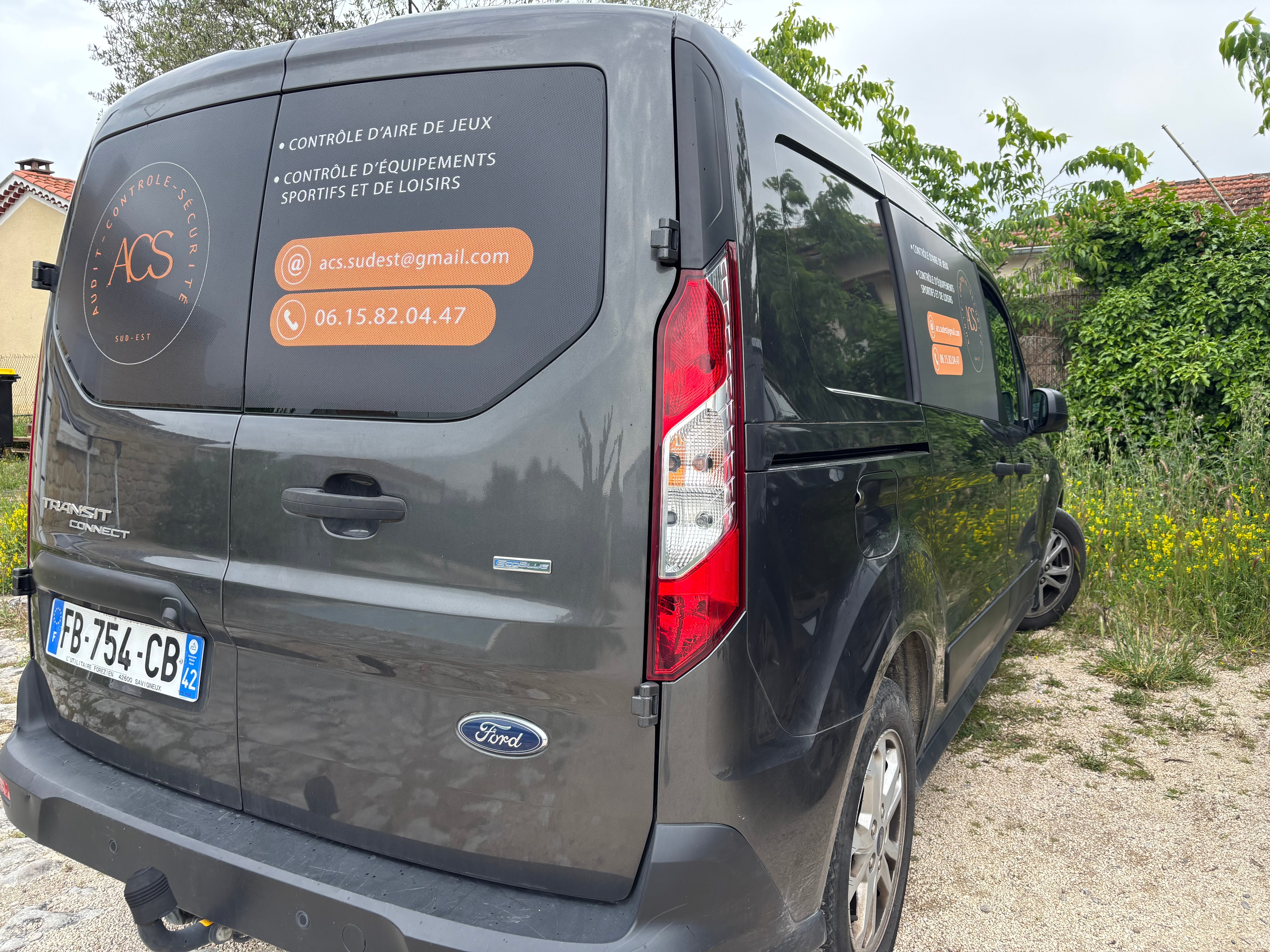 Un marquage de véhicule professionnel pour ACS