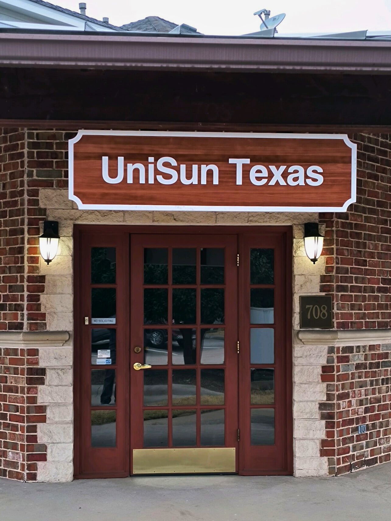 Simple. Sleek. Effective: Storefront Signs That Speak for Themselves