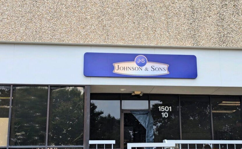 Simple. Sleek. Effective: Storefront Signs That Speak for Themselves