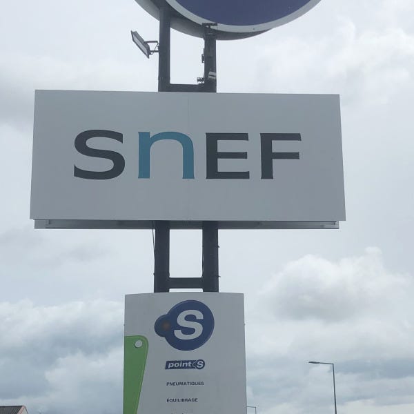 Totem-Snef-Signarama-SaintBrieuc