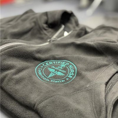 https://cdn.gorilladash.com/images/media/17269055/fully-promoted-usa-embroidered-fleece-vest-square-6849f4896d045.jpg?auto=webp&crop=1%3A1%2Csmart&width=400