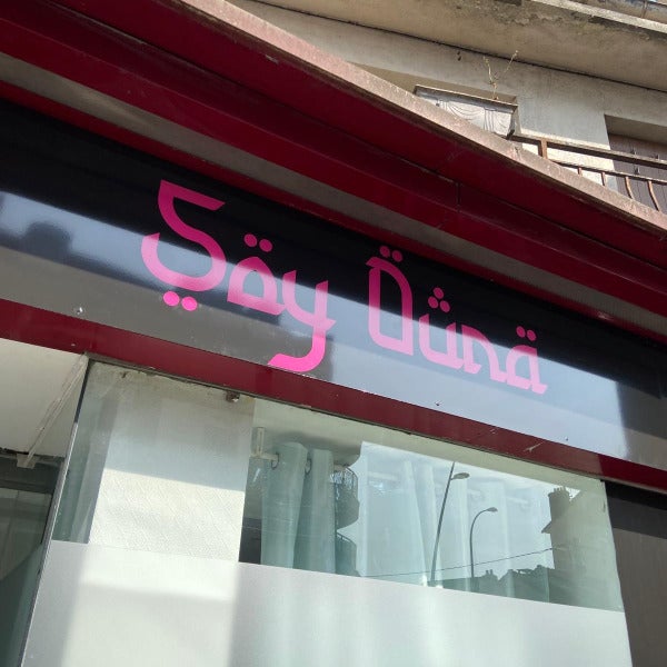 Enseignes et vitrines dépoli pour le salon de coiffure Soy Ouna à Savigny-sur-Orge