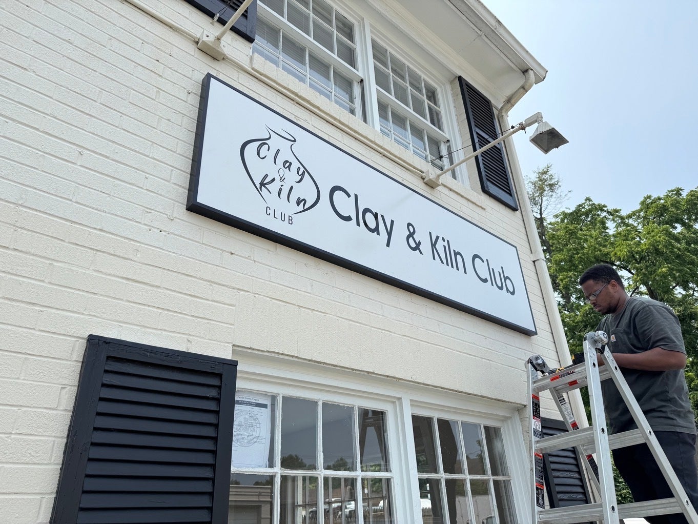 Custom Studio Sign for Clay and Kiln in Vienna, VA – Where Creativity Meets Mindfulness