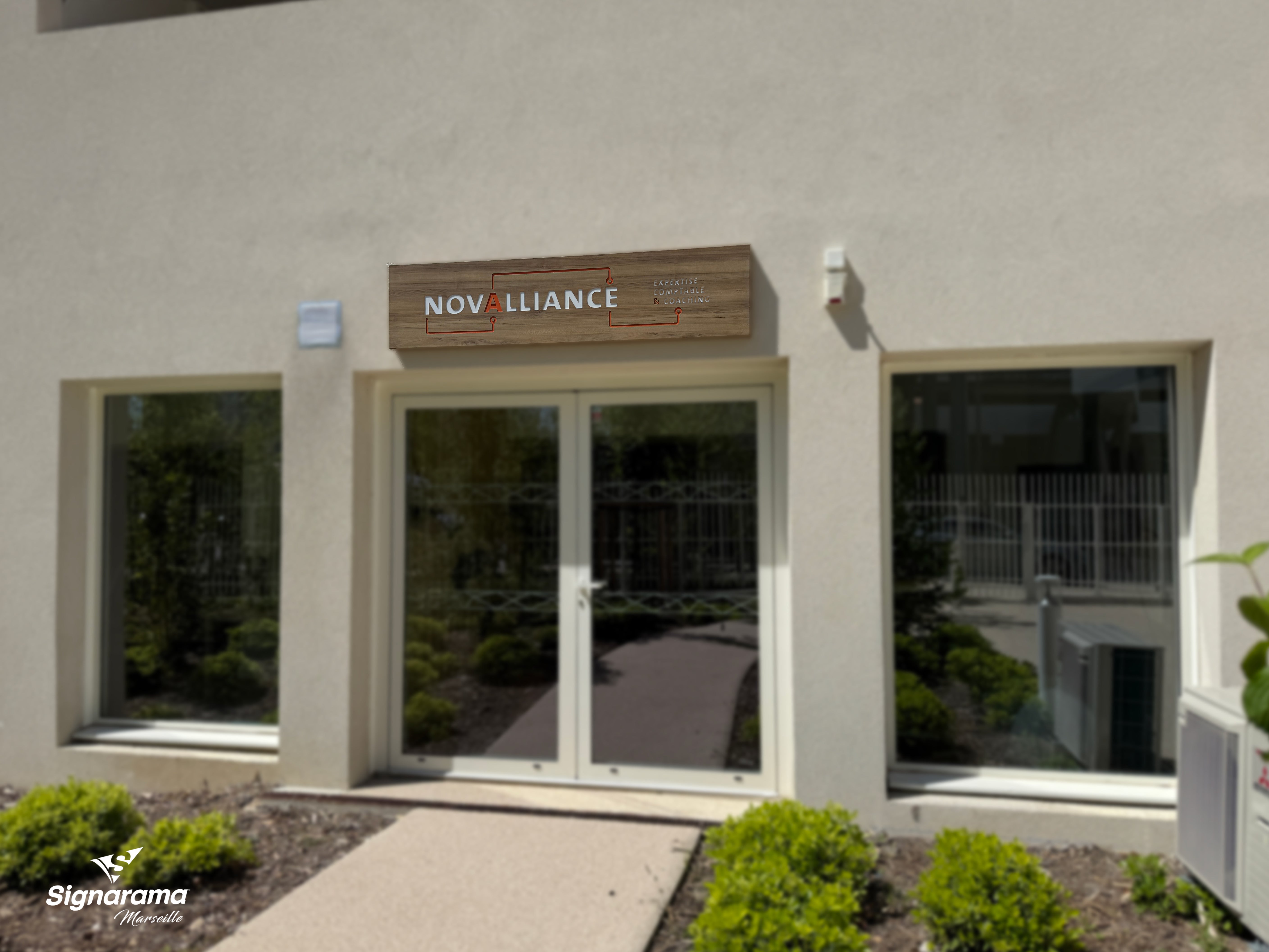 Enseigne & Signalétique intérieure – Novalliance