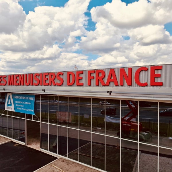 Enseigne en lettres boîtiers non lumineuses à Mérignac