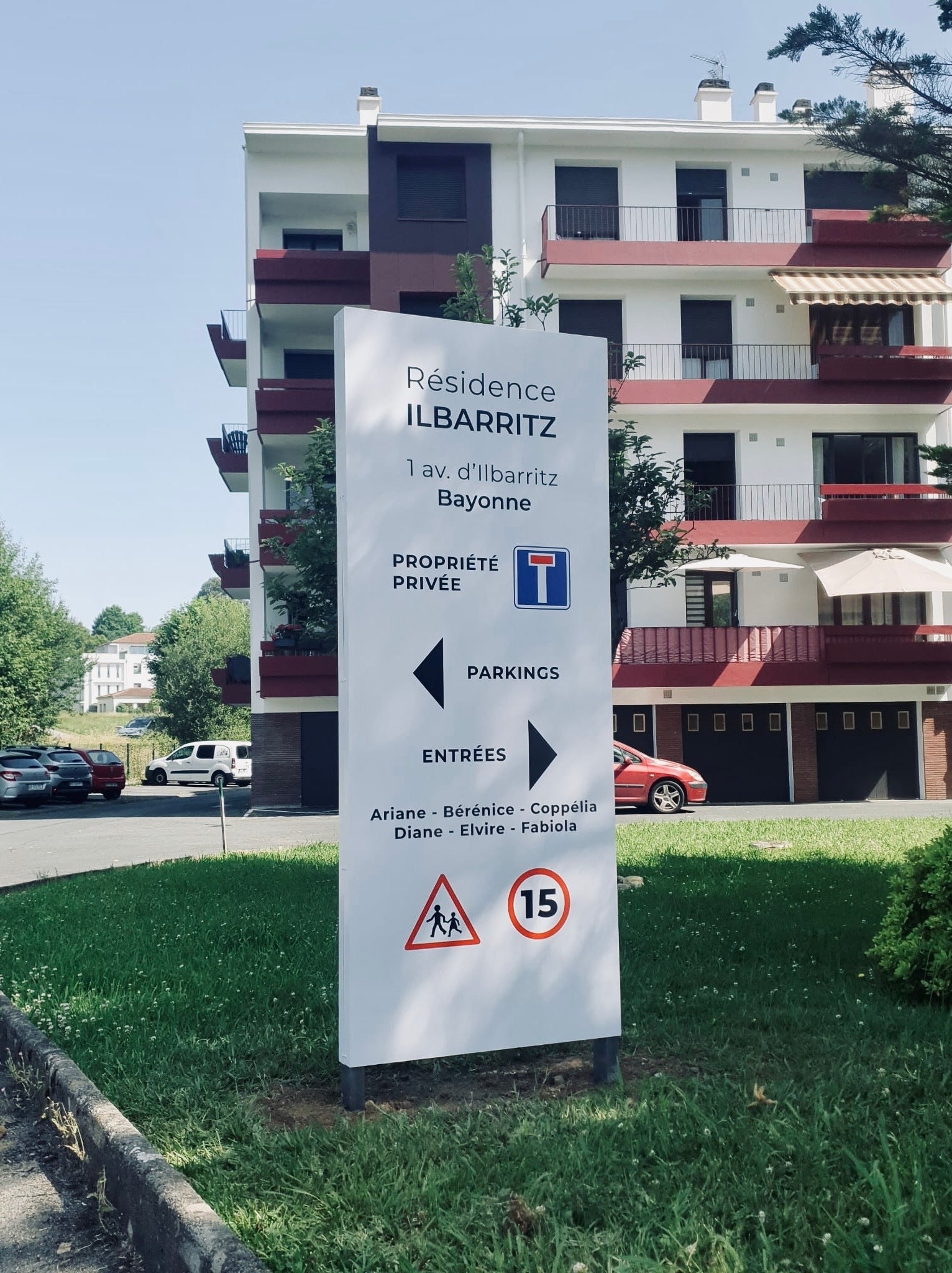 Totem publicitaire : signalétique grand format à fort impact