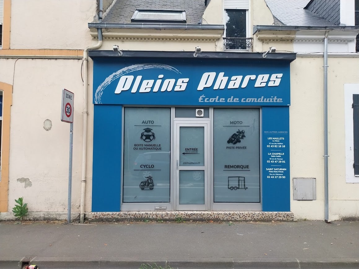 Conception et Pose de 3 enseignes pour les agences Pleins Phares - Auto école sur Le Mans et La Chapelle Saint Aubin