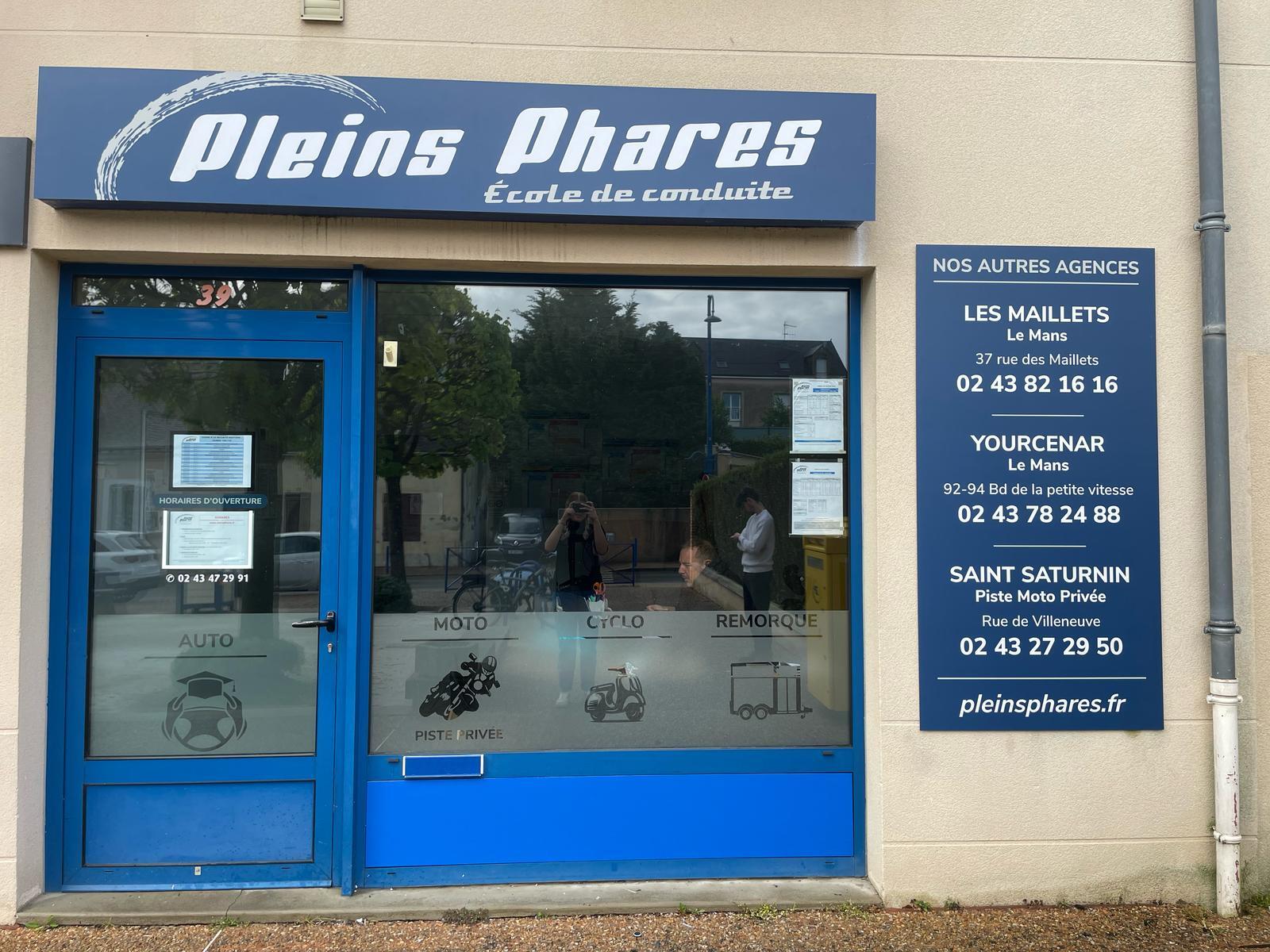 Conception et Pose de 3 enseignes pour les agences Pleins Phares - Auto école sur Le Mans et La Chapelle Saint Aubin