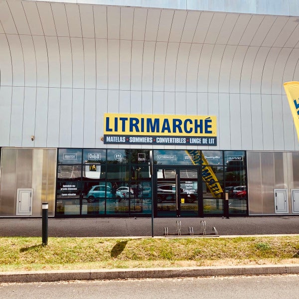 Réalisation complète pour LITRIMARCHÉ à Saint-Eulalie : enseigne rétro-éclairée, vitrophanie et signalétique