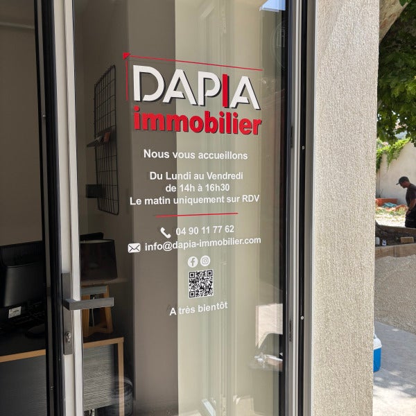 Une vitrophanie sur mesure pour Dapia Immobilier