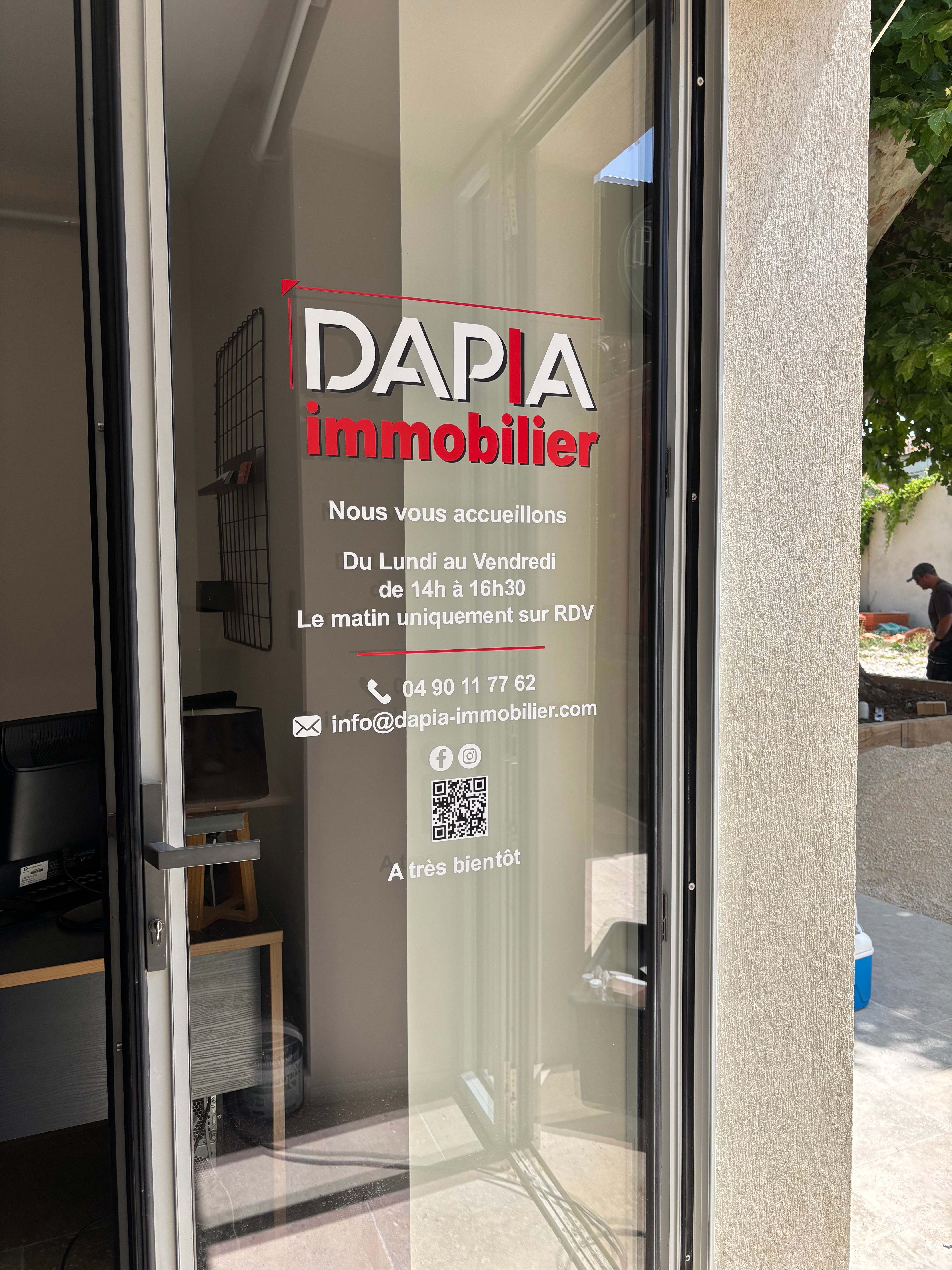 Une vitrophanie sur mesure pour Dapia Immobilier