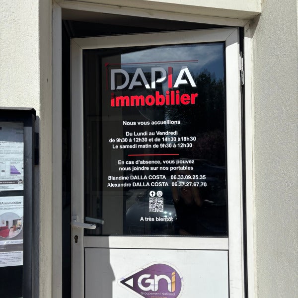 Une vitrophanie sur mesure pour Dapia Immobilier