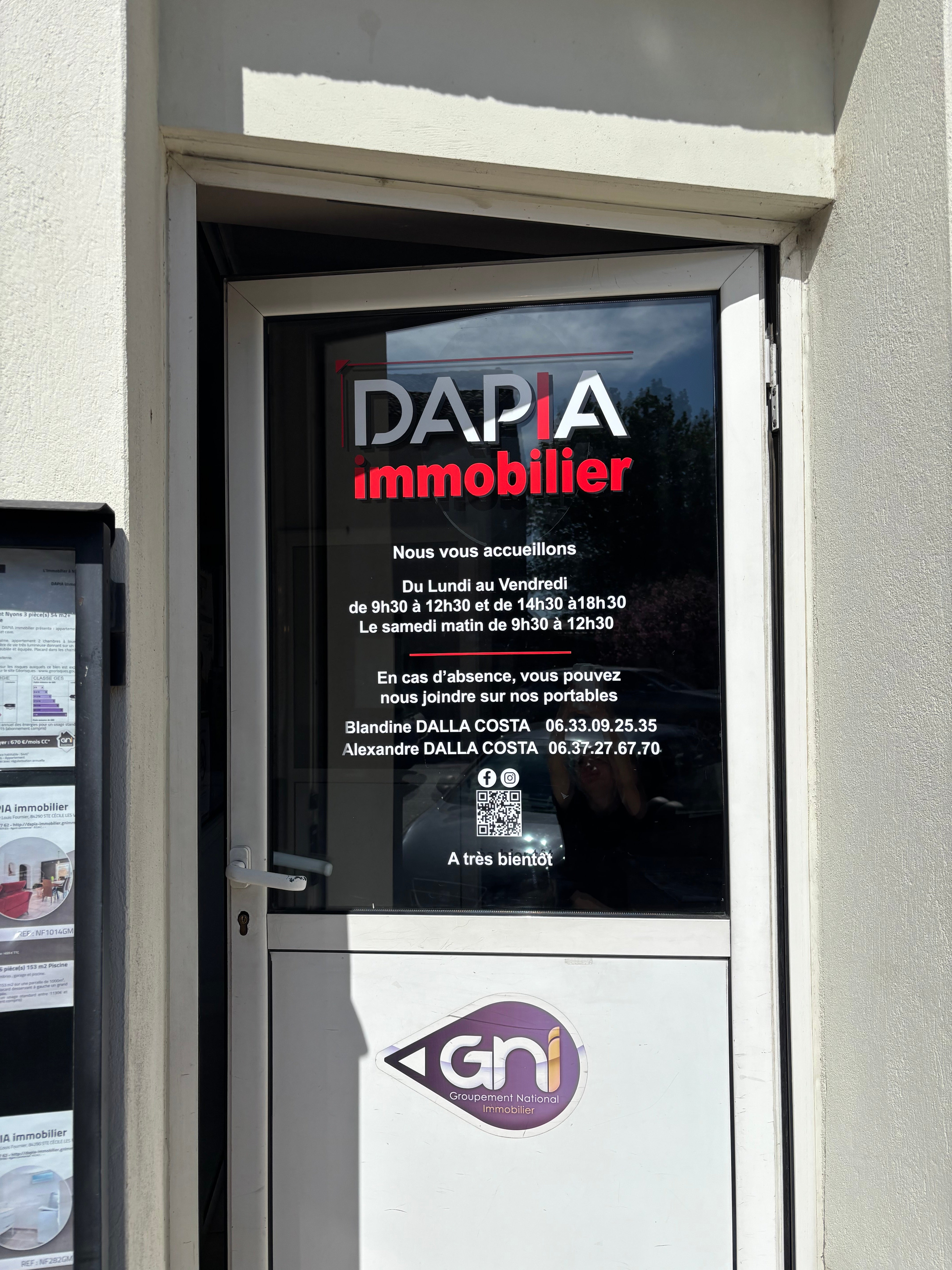 Une vitrophanie sur mesure pour Dapia Immobilier