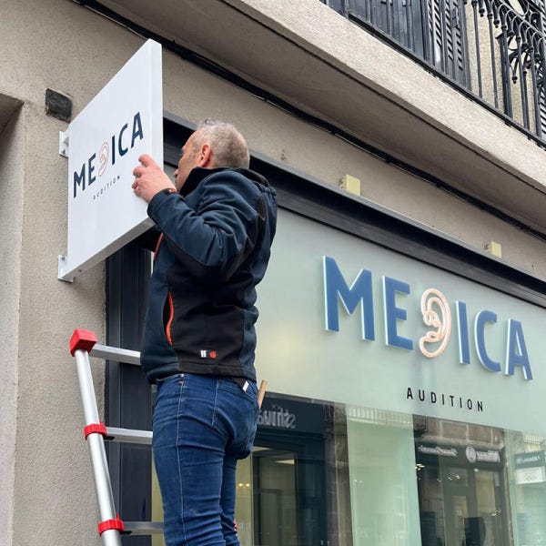 SIGNARAMA-ST-ETIENNE-MEDICA-POSE-ENSEIGNE-DEVANTURE