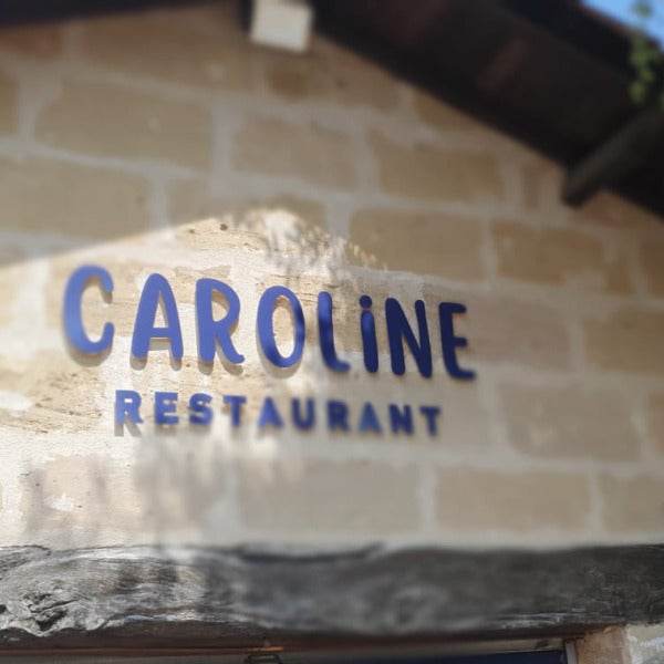 Une enseigne élégante pour CAROLINE RESTAURANT à Léognan