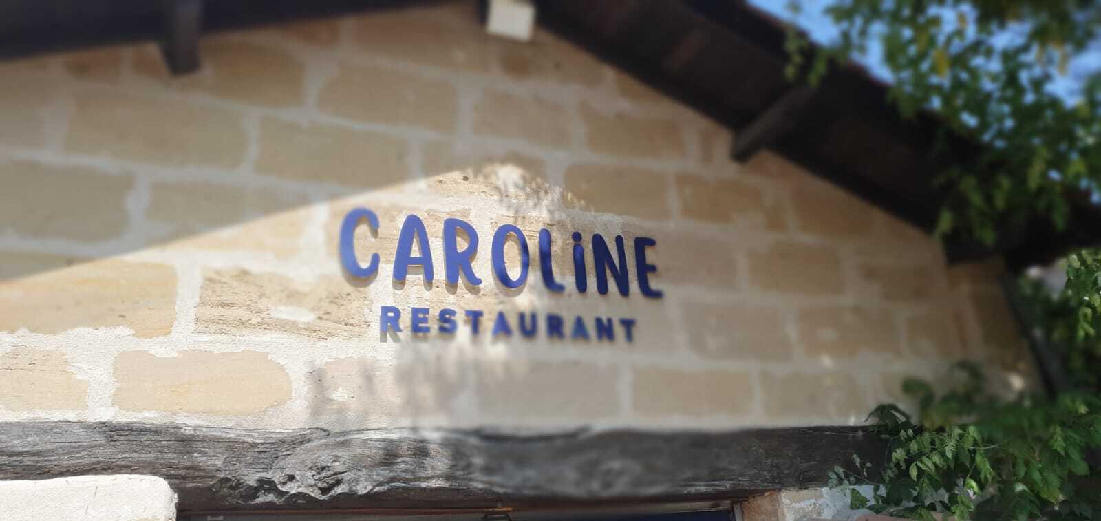 Une enseigne élégante pour CAROLINE RESTAURANT à Léognan
