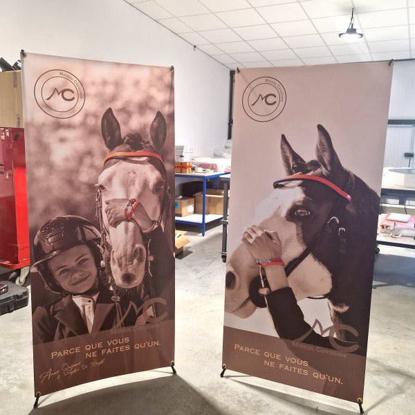 Signarama Moulins vous propose le X-banner pour habiller votre stand !