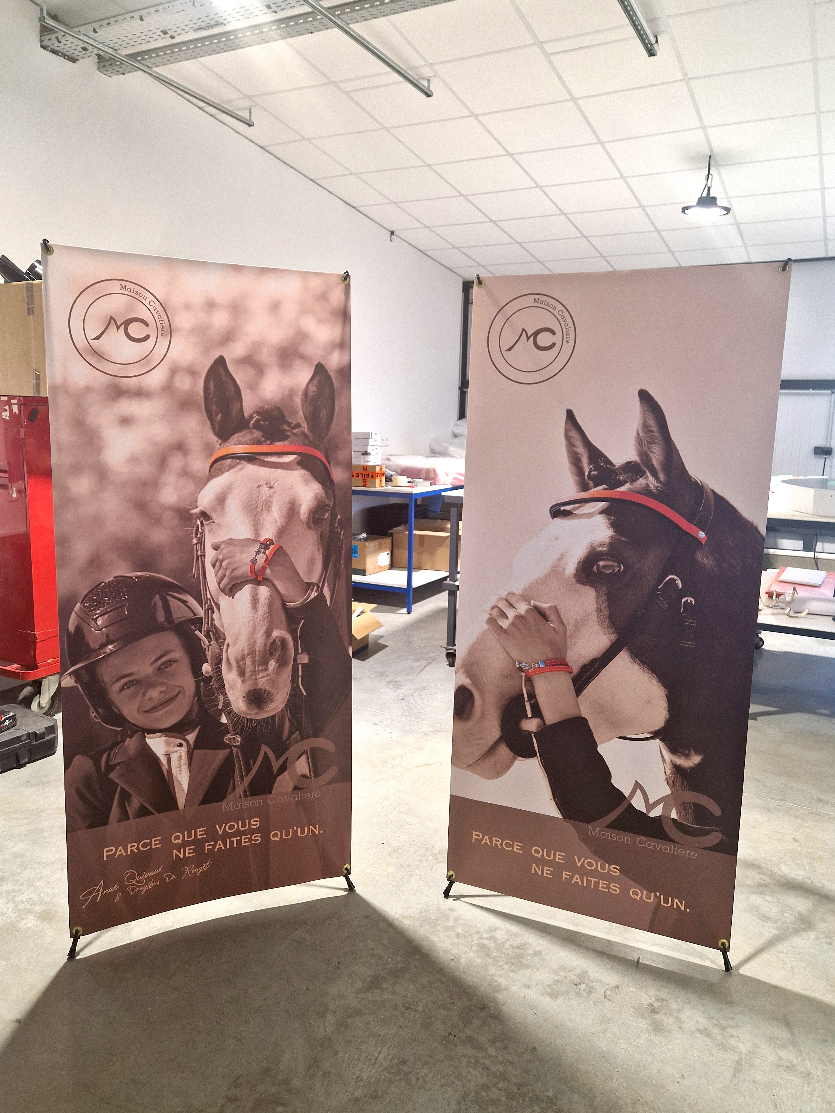  Signarama Moulins vous propose le X-banner pour habiller votre stand  !