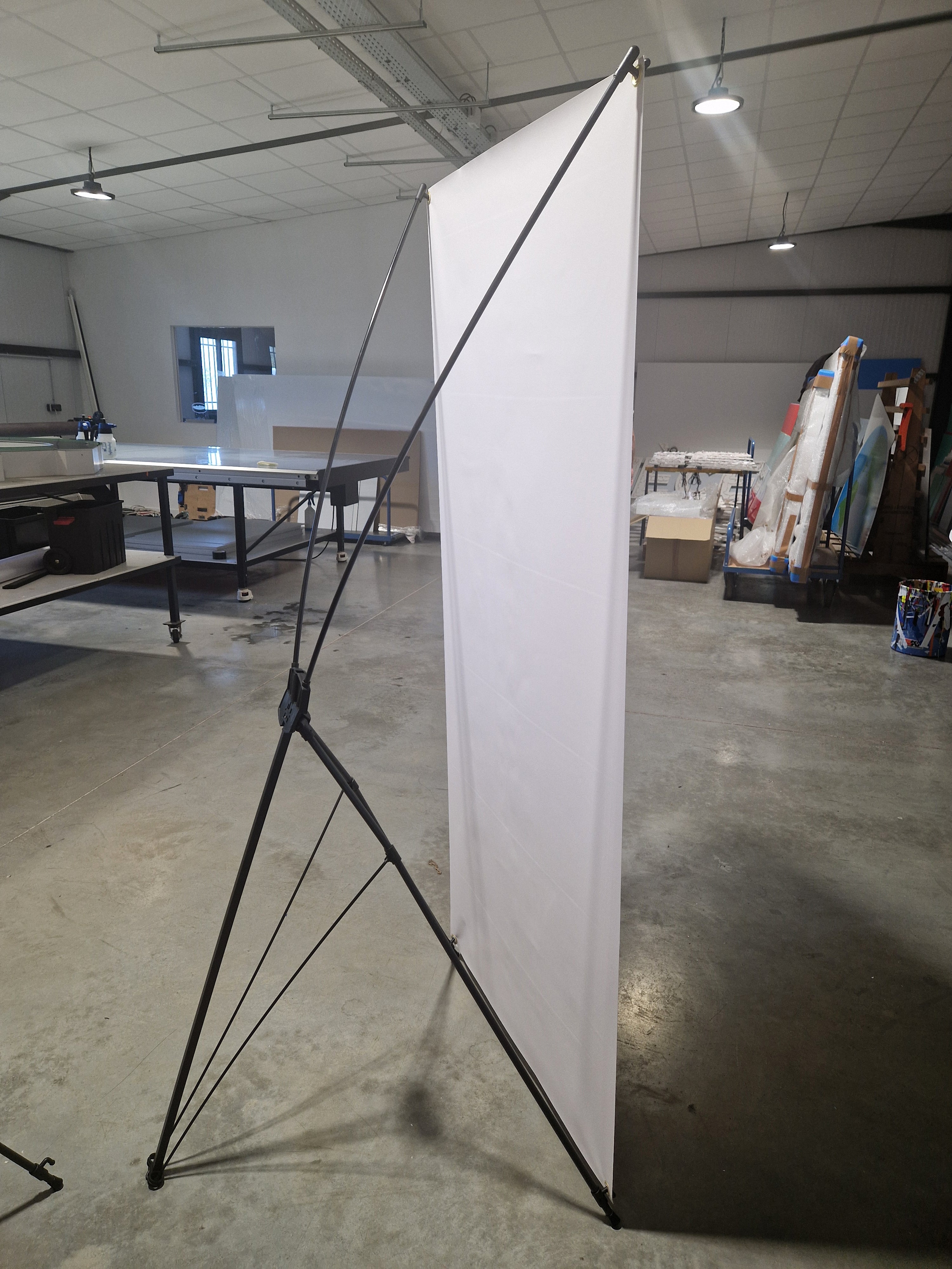  Signarama Moulins vous propose le X-banner pour habiller votre stand  !