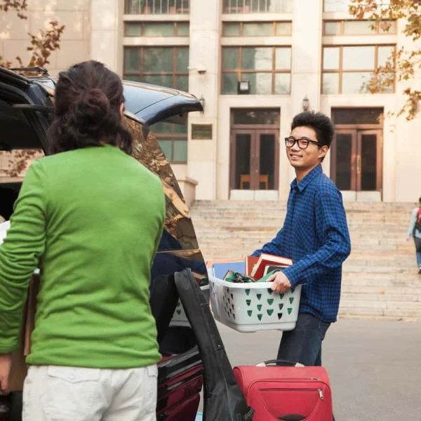 College Move-in Day: Essential Tips & Checklists