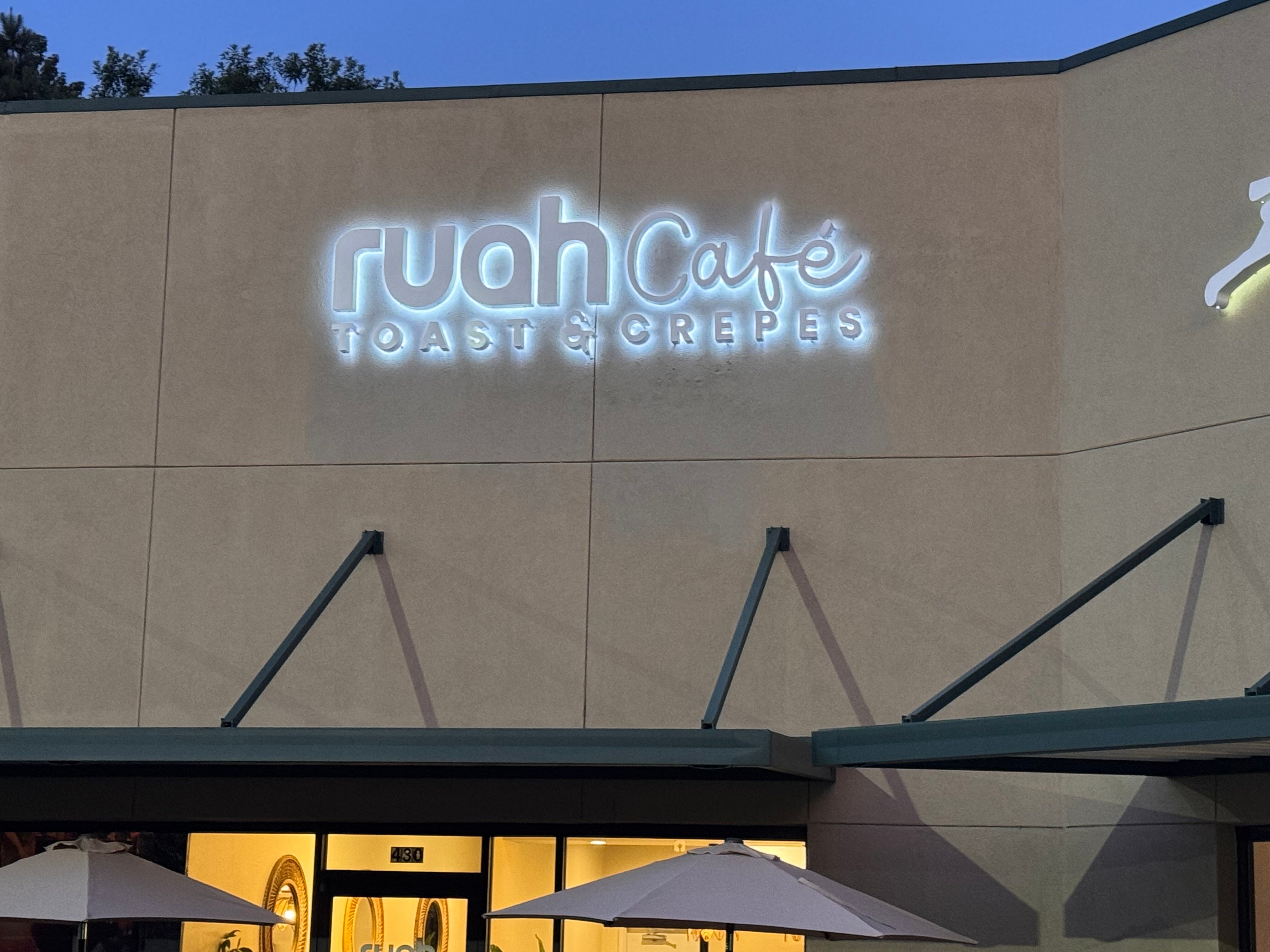 Illuminated & Lighted Signs