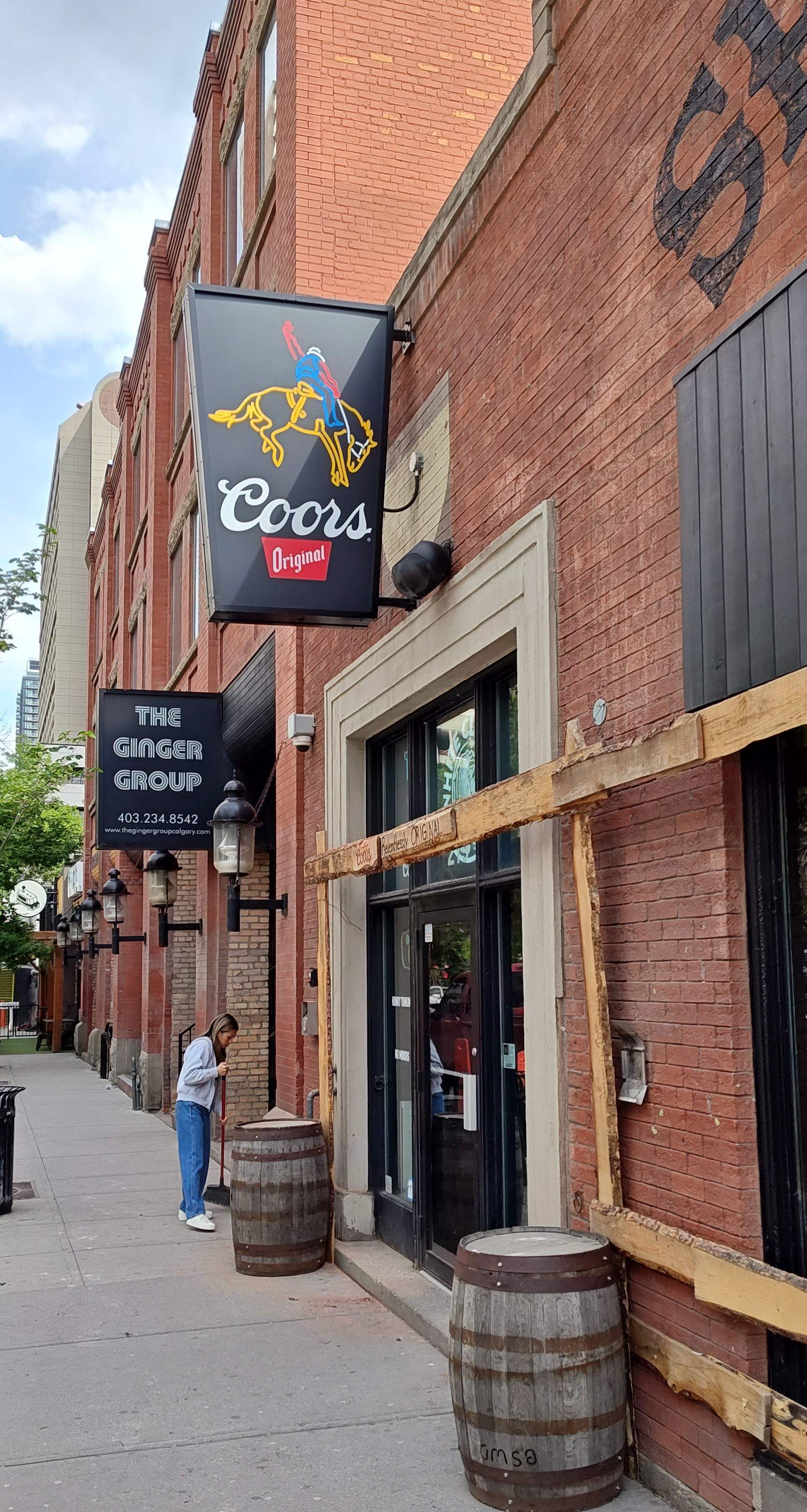 Spanky's Saloon - Blade Sign