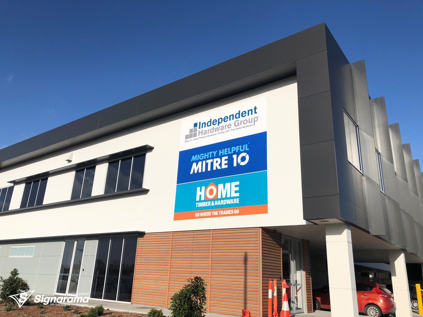 Mitre 10 – metal signage