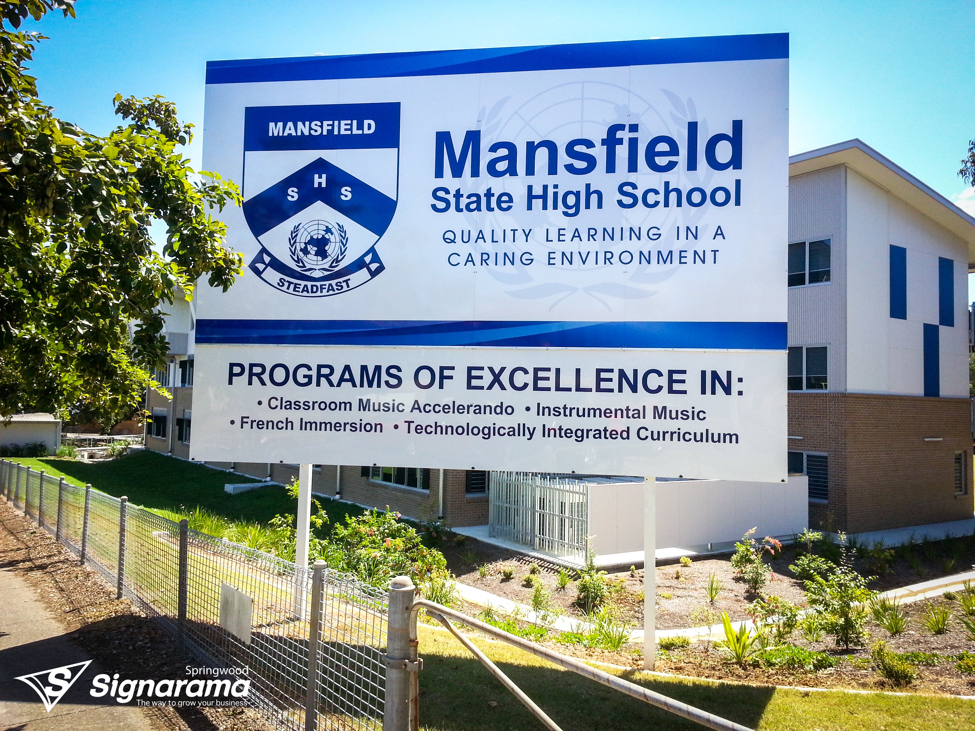 Mansfield SHS – post and panel signage