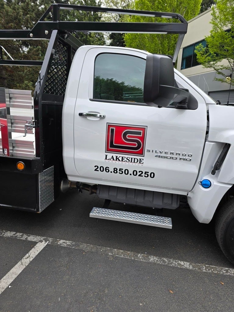 Vehicle Graphics for Business: Turn Your Fleet Into a Powerful Marketing Tool