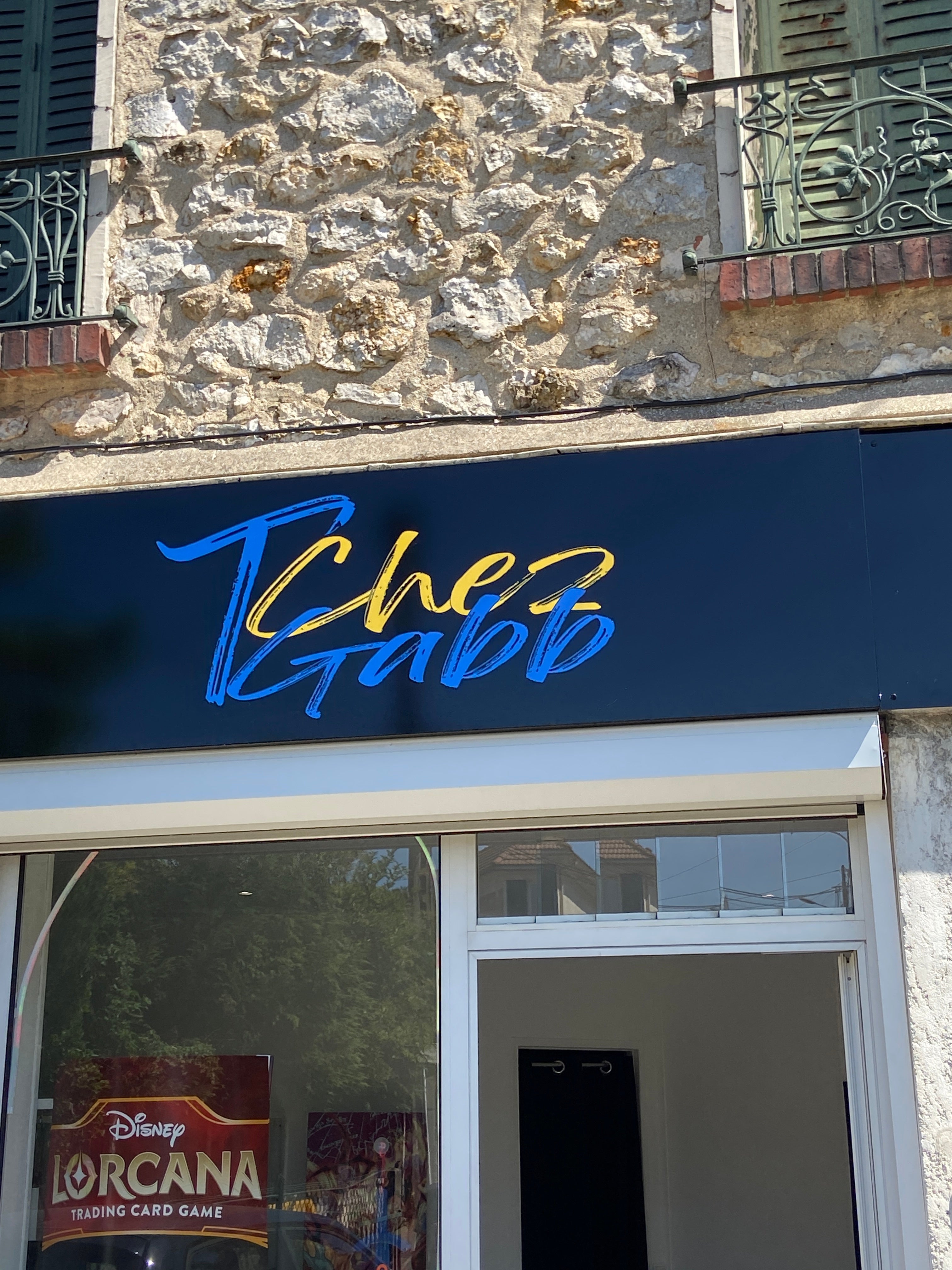 Enseignes et enseigne drapeau pour T Chez Gabb à Épinay-sur-Orge - Signarama Val d'Orge