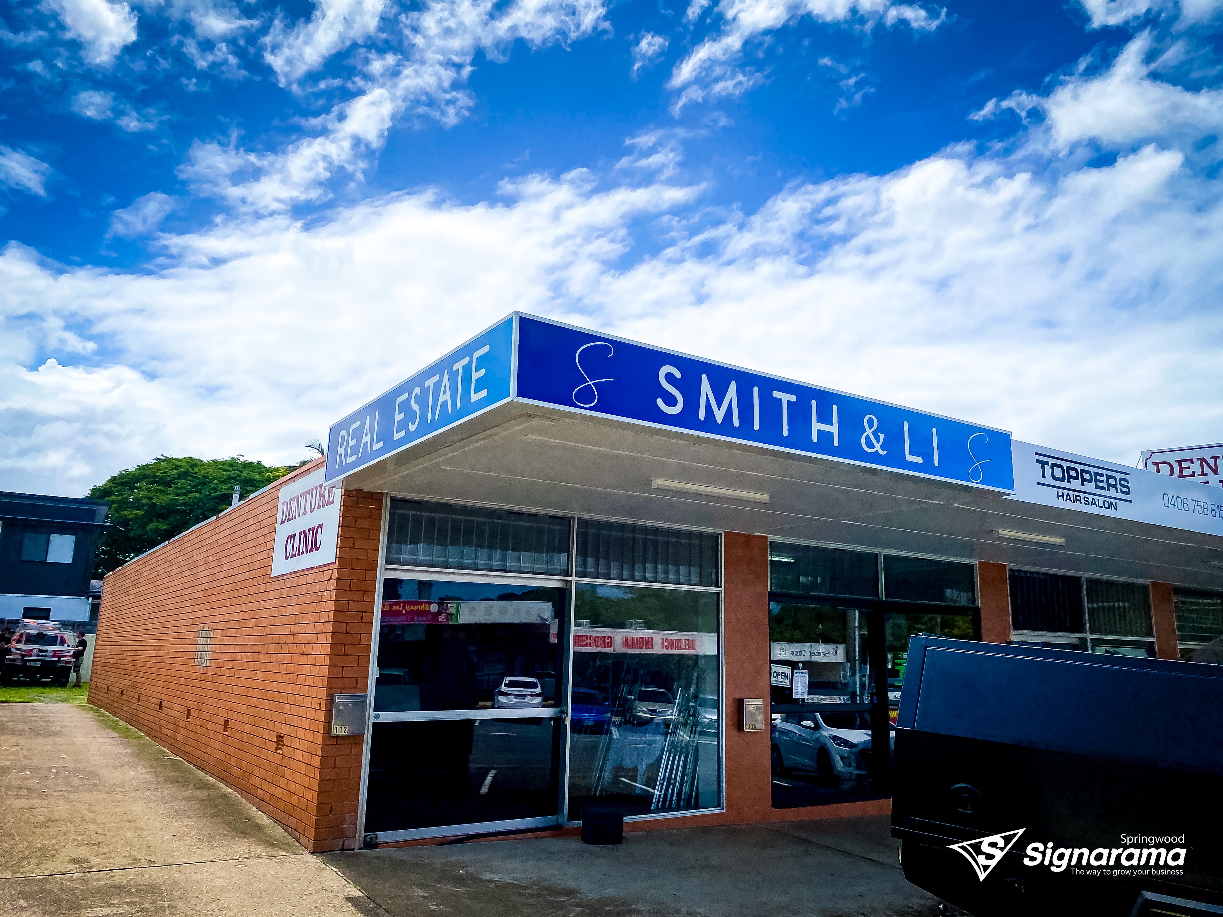 Smith & Li – lightbox signage