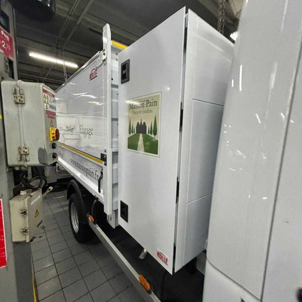 Flocage sur mesure pour le camion de Maison Pain